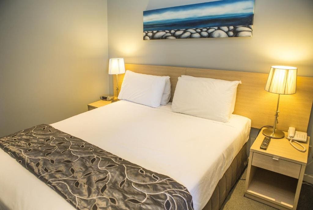 Waves King Suite with Spa Bath room - Image 1