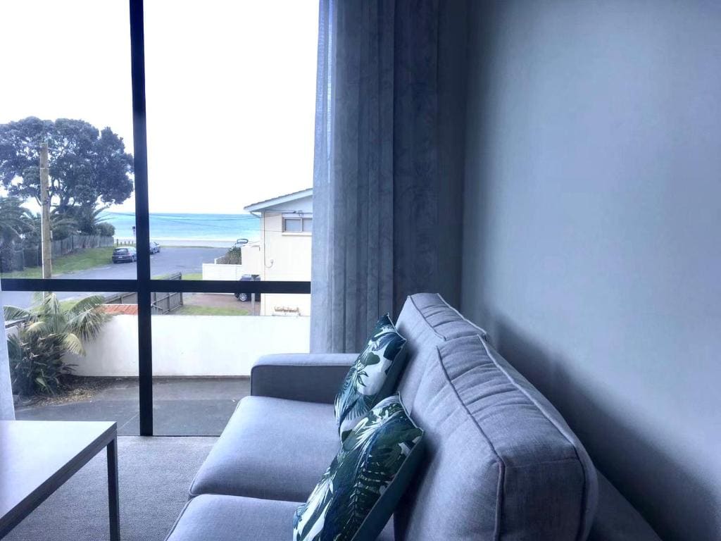 Waves Seaview Suite room - Image 2