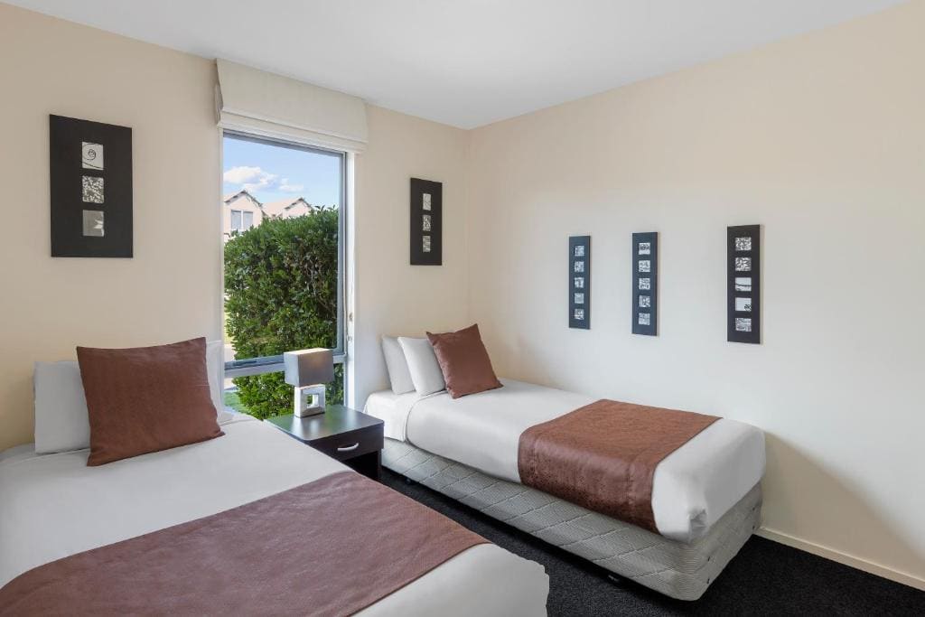 Three Bedroom Deluxe Lodge room - Image 1