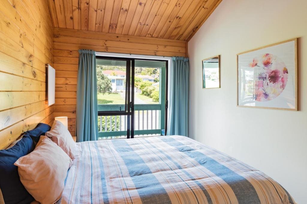 Queen Room with Private Bathroom room - Image 3