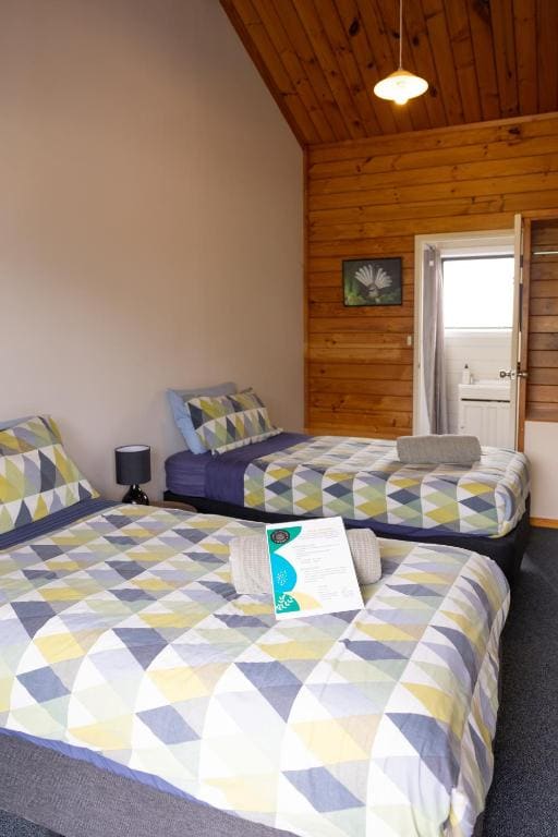 Twin Room with Private Bathroom room - Image 2