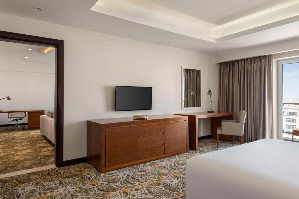 Royal Suite with Lounge Access room - Image 2