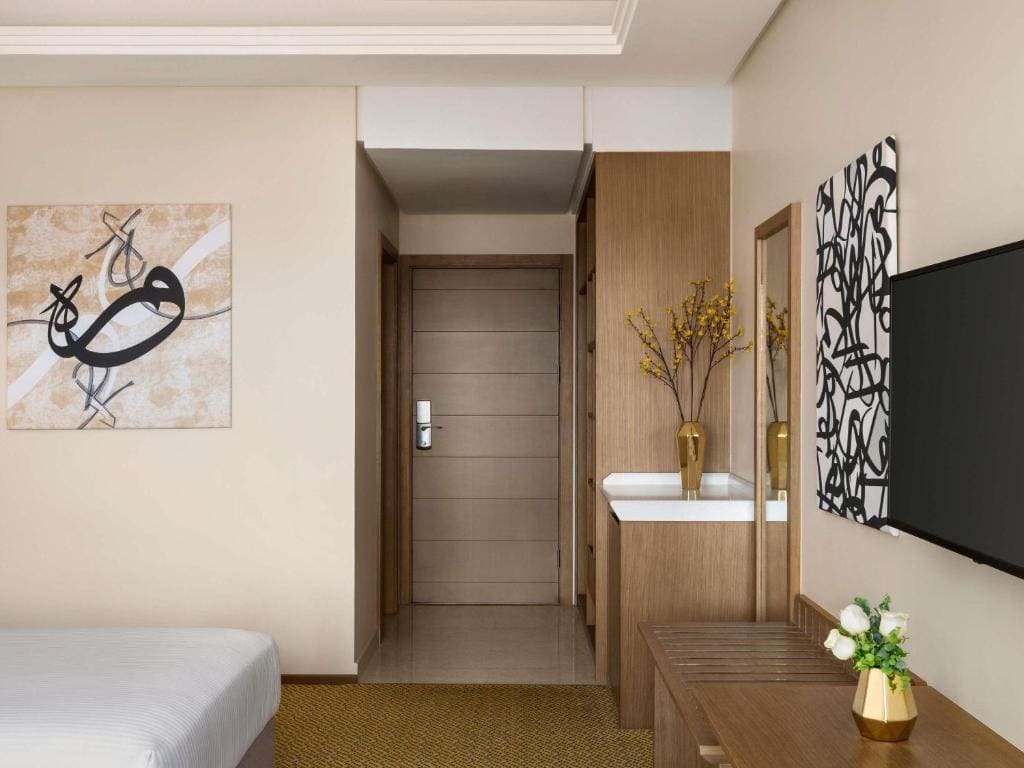 Deluxe Twin Room with Mountain View room - Image 3
