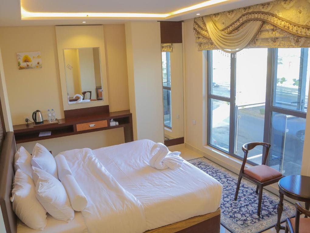 Deluxe King Room room - Image 2