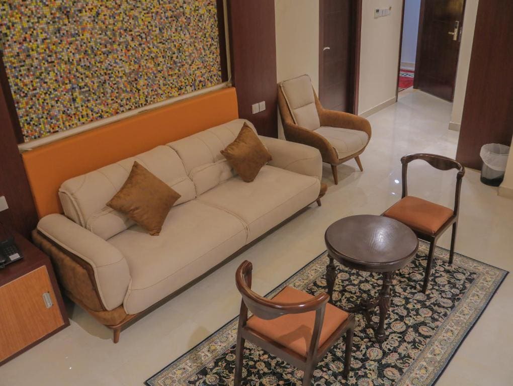Deluxe King Suite room - Image 1
