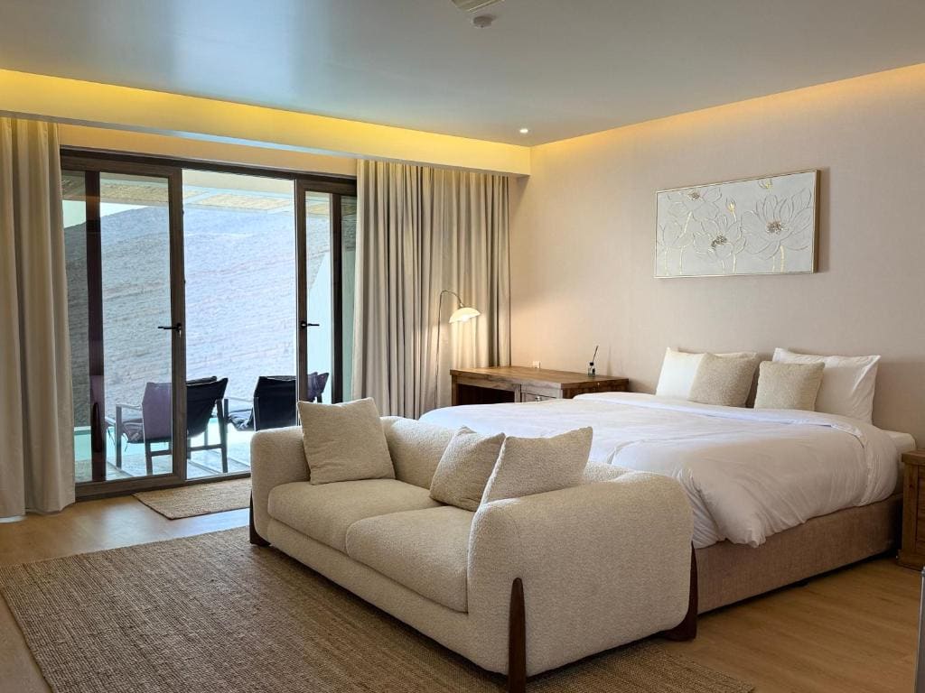 Junior Suite with Private Pool room - Image 2
