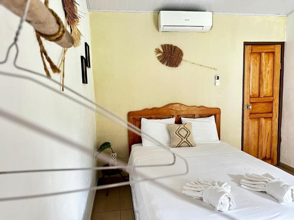Double Room with Private Bathroom room - Image 3