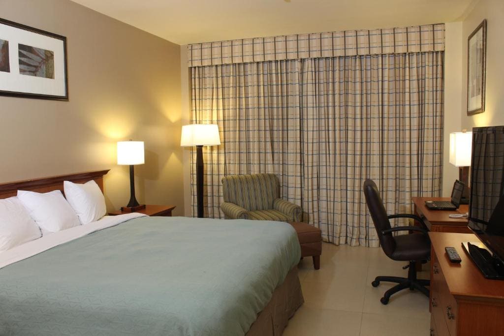 One-Bedroom King Suite - Non-Smoking room - Image 2