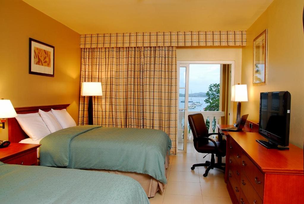 Queen Room with Two Queen Beds and Ocean View - Non-Smoking room - Image 3