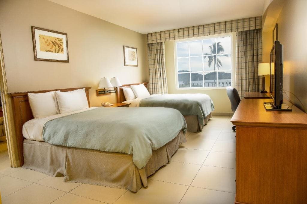 Queen Room with Two Queen Beds and Ocean View - Non-Smoking room - Image 2