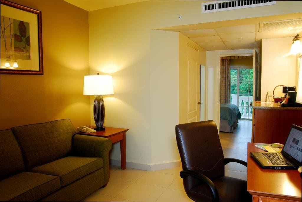 One-Bedroom King Suite - Non-Smoking room - Image 3
