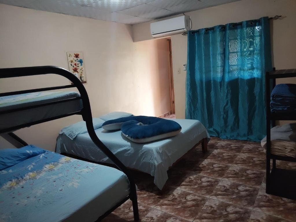 Quadruple Room room - Image 1