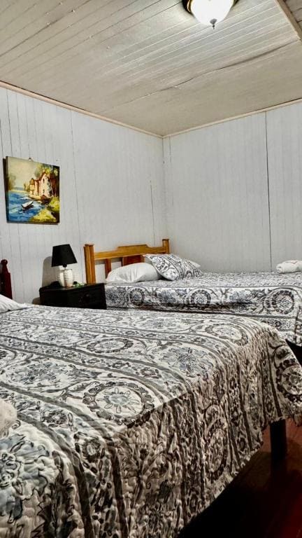 Quadruple Room with Private Bathroom room - Image 1