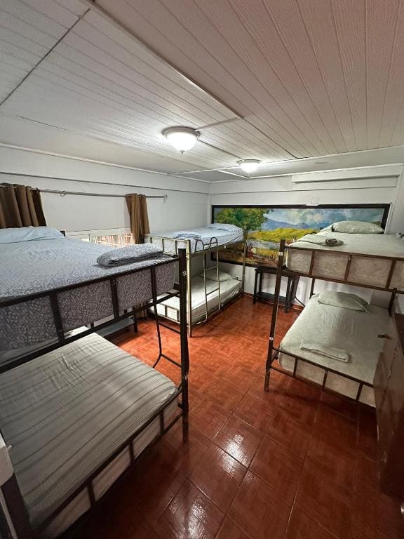 Quadruple Room with Private Bathroom room - Image 3