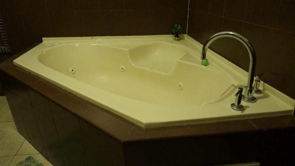 Suite with Hot Tub room - Image 3