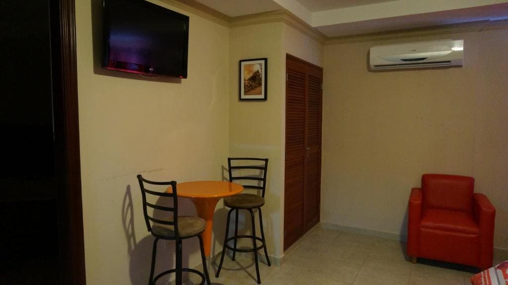 Suite with Hot Tub room - Image 2