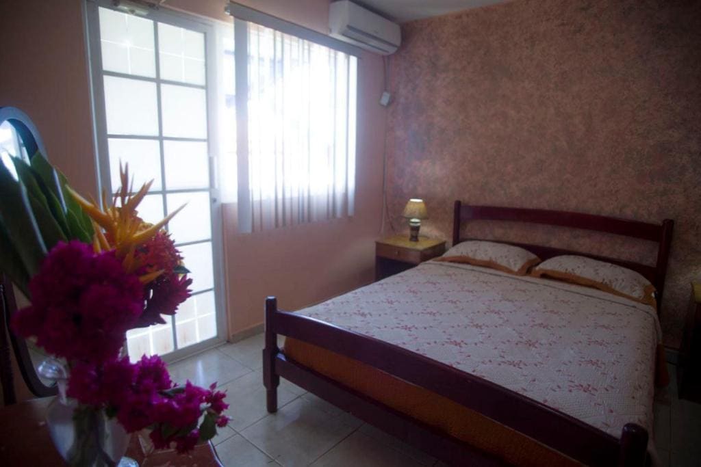 Queen Room with Balcony room - Image 3