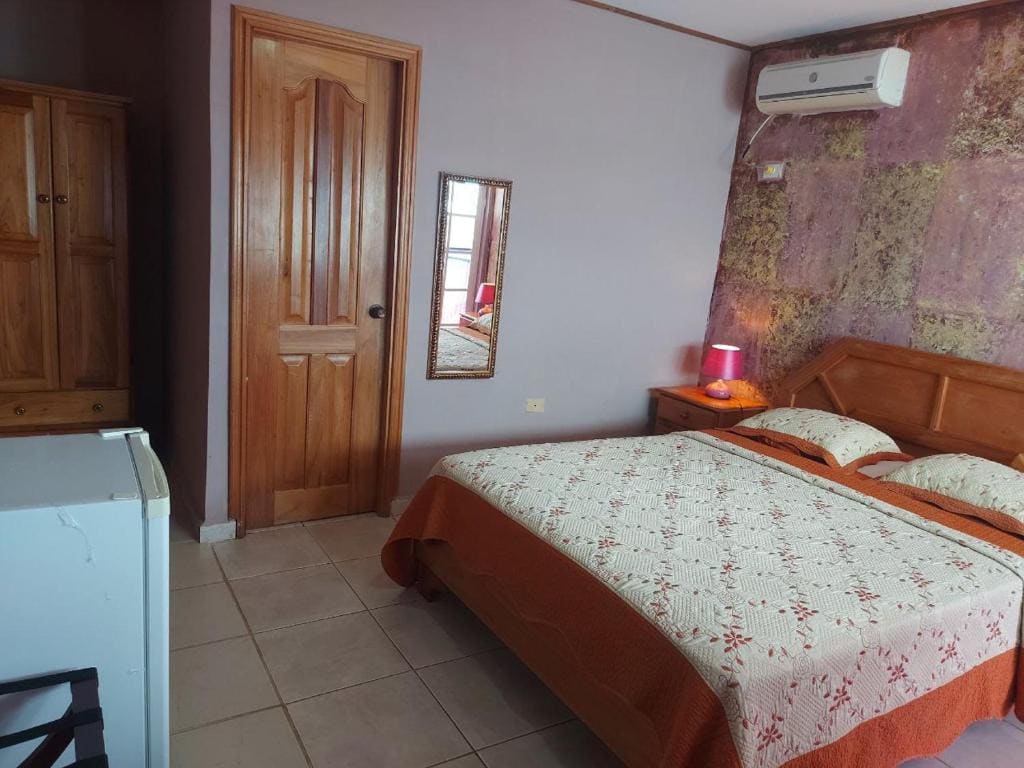 Queen Room with Sea View room - Image 3