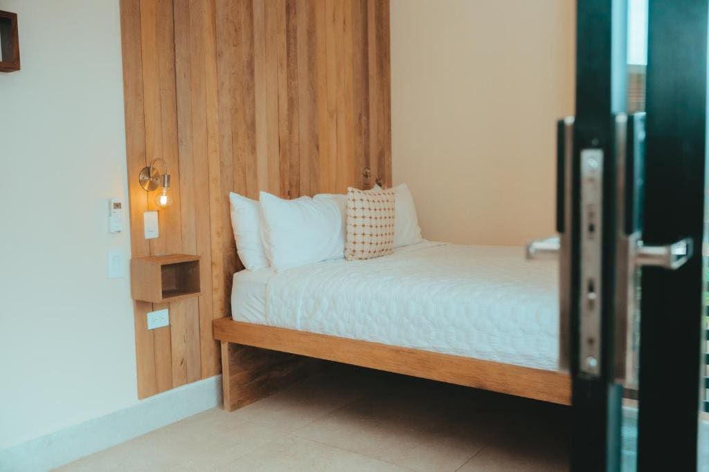 Deluxe Queen Room room - Image 2