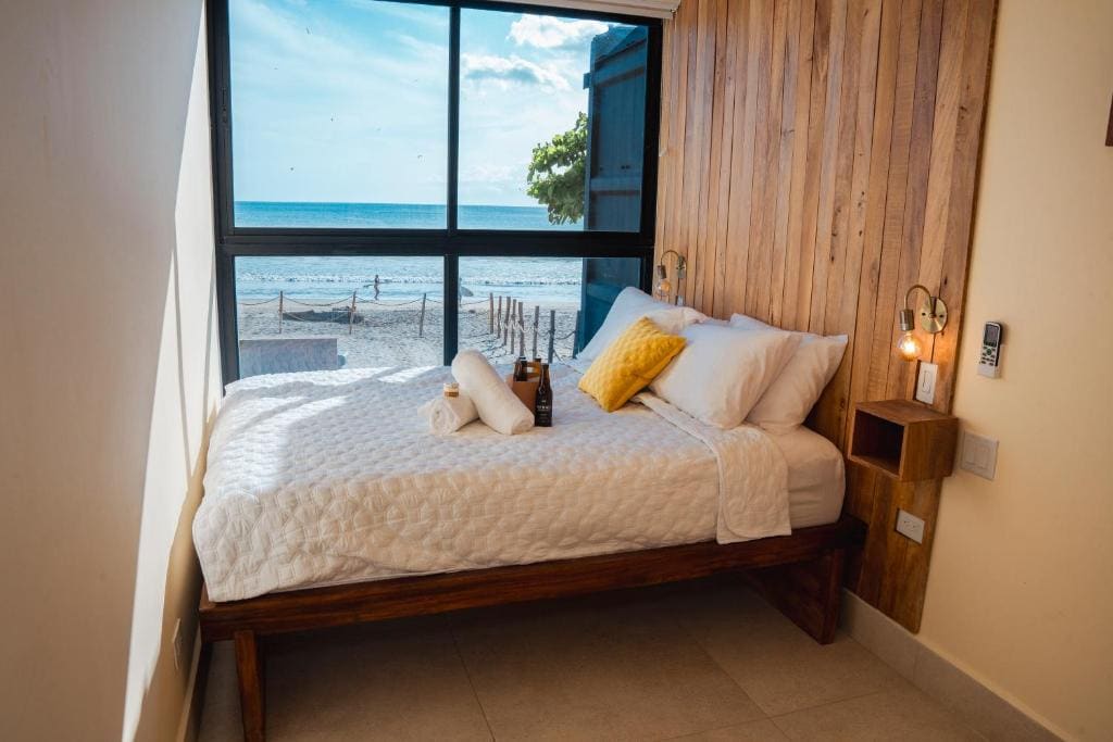 Suite with Pool View room - Image 3