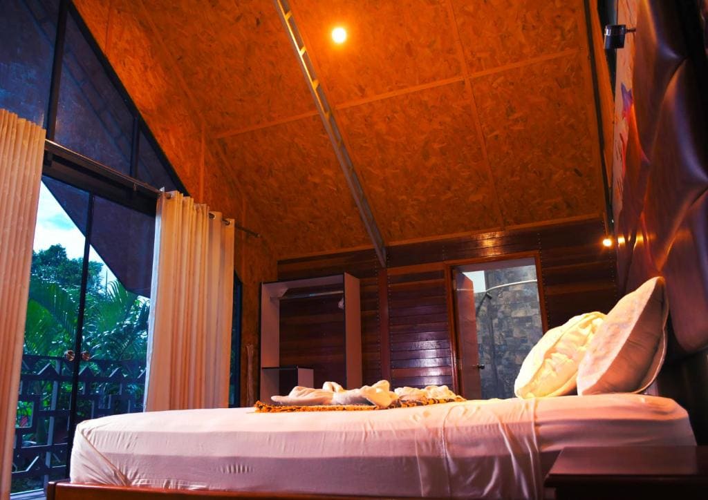 Bungalow room - Image 3