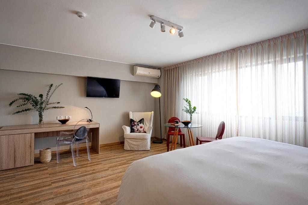Standard Double Room with Two Double Beds room - Image 3