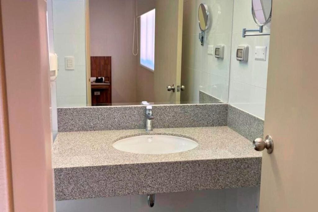 Suite room - Image 3