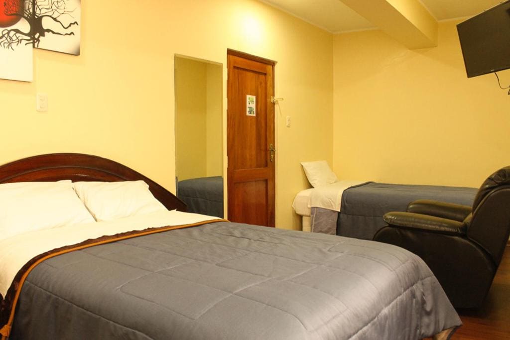 Single Room with Private Bathroom room - Image 3