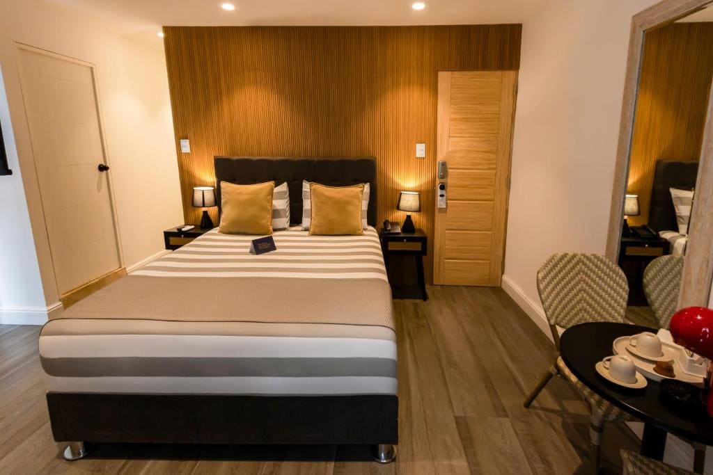 Deluxe King Room room - Image 2