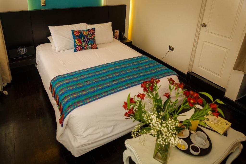 Queen Room with Balcony room - Image 3