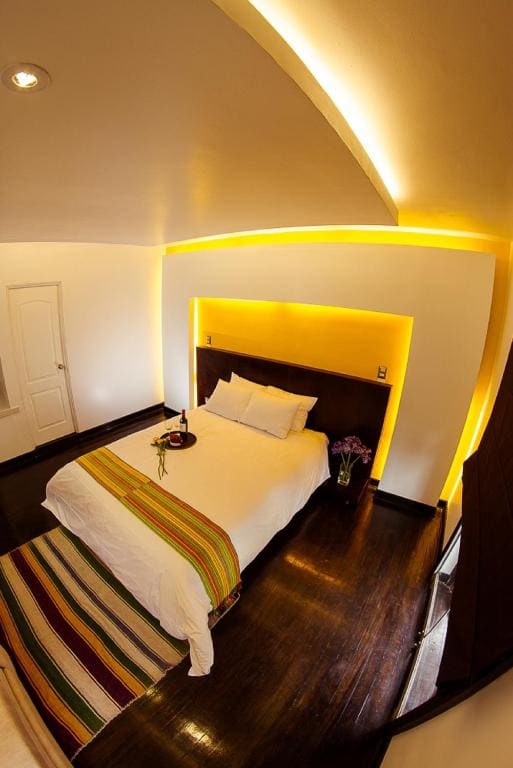Queen Room with Balcony room - Image 1