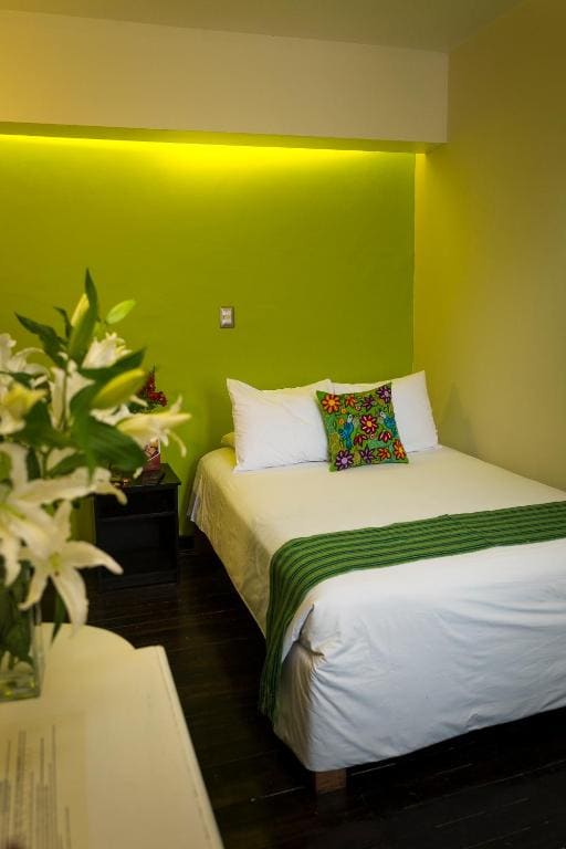 Queen Room with Balcony room - Image 2
