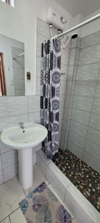Family Room with Private Bathroom room - Image 1