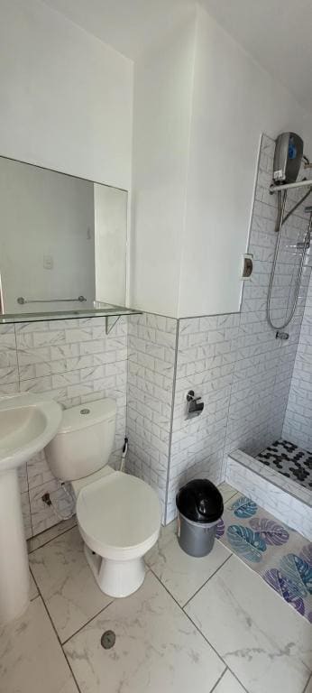 Triple Room with Shared Bathroom room - Image 1