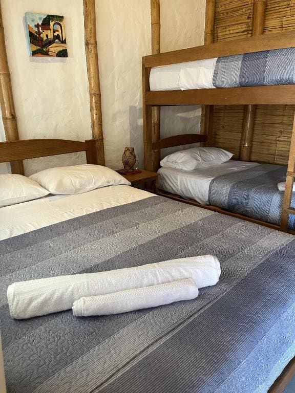 Standard Quadruple Room room - Image 1