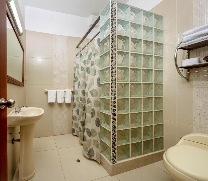 Comfort Triple Room room - Image 2