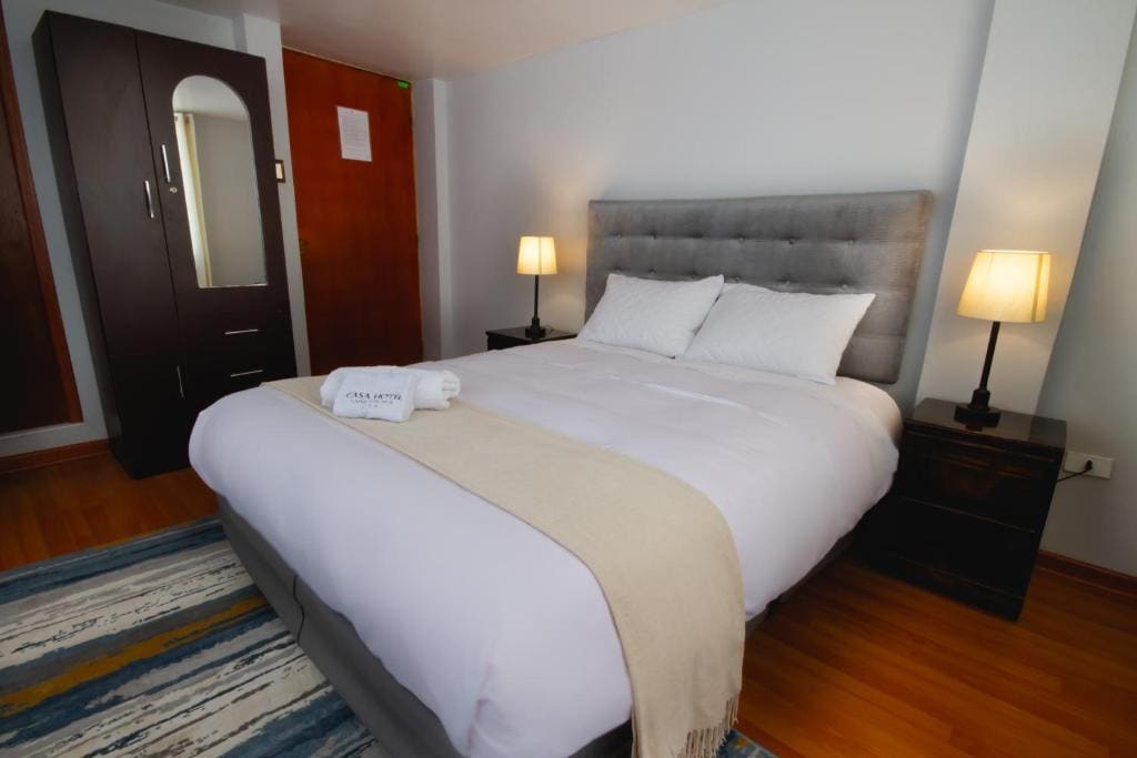 Deluxe Queen Room room - Image 1