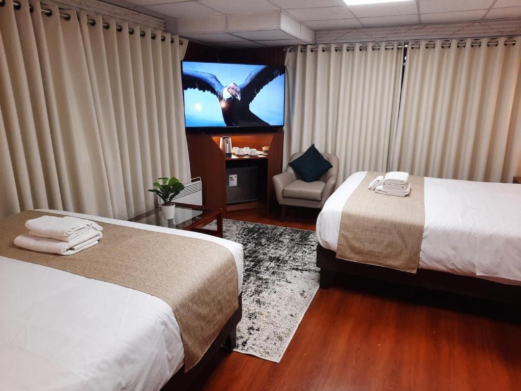Family Room room - Image 2