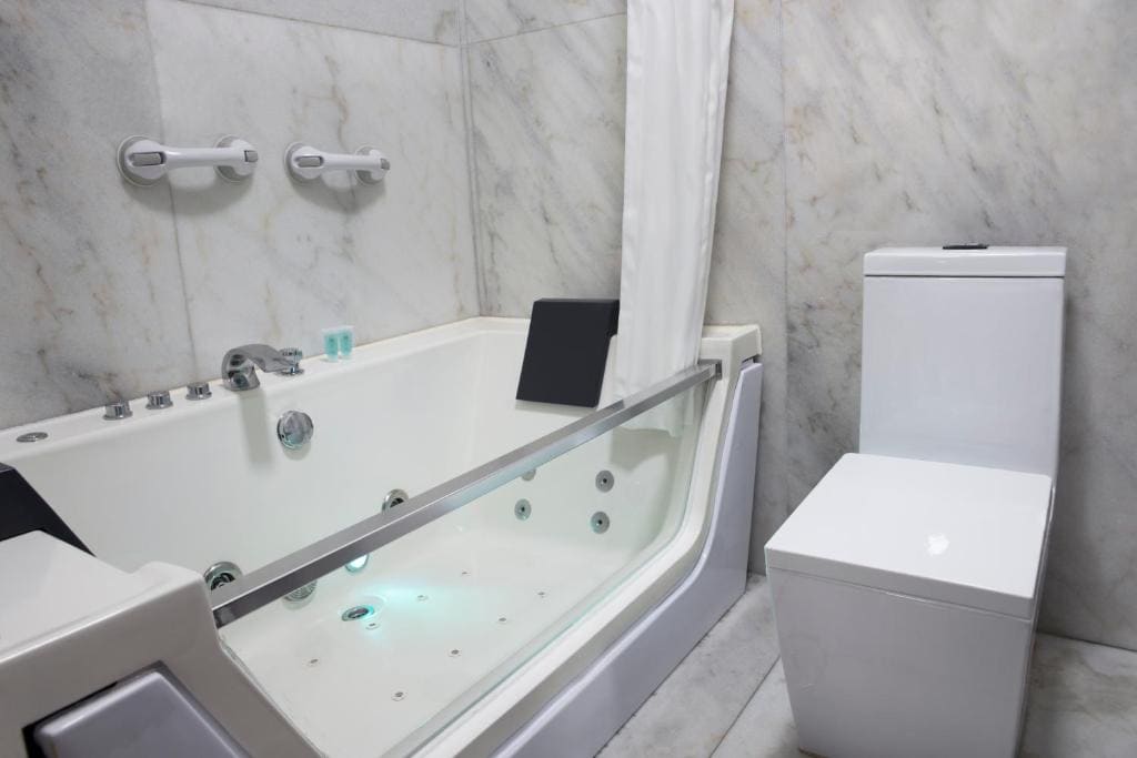 Twin Junior Suite room - Image 2