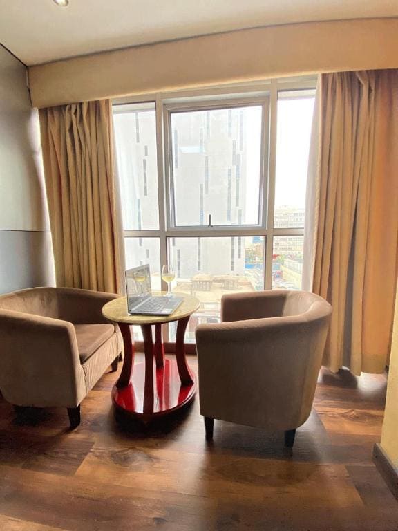 Twin Junior Suite room - Image 3
