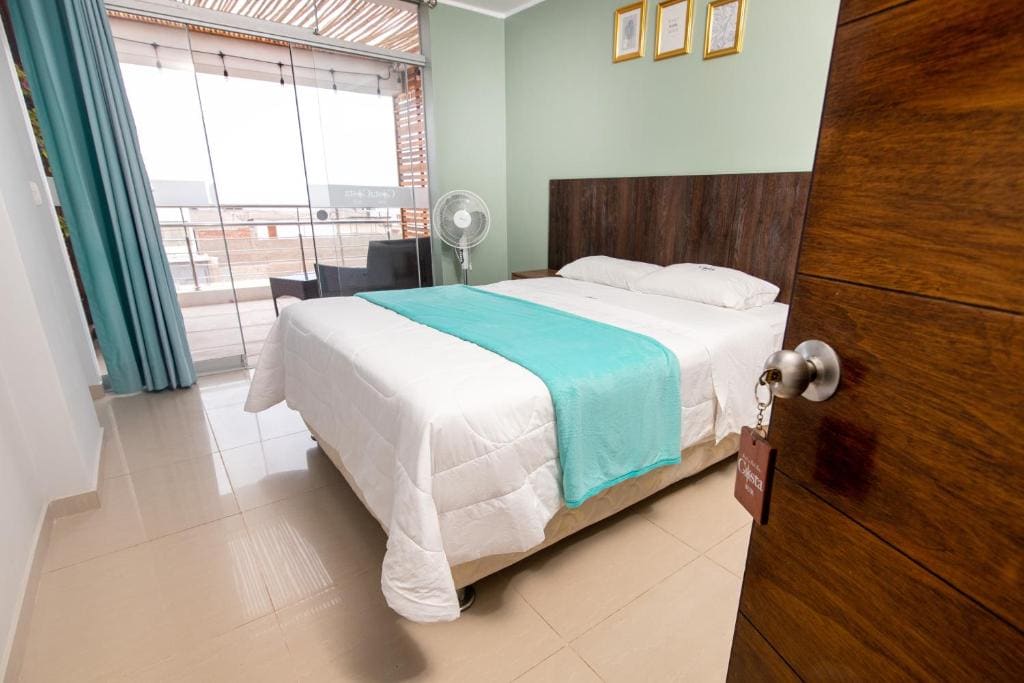 Family Room with Balcony room - Image 2