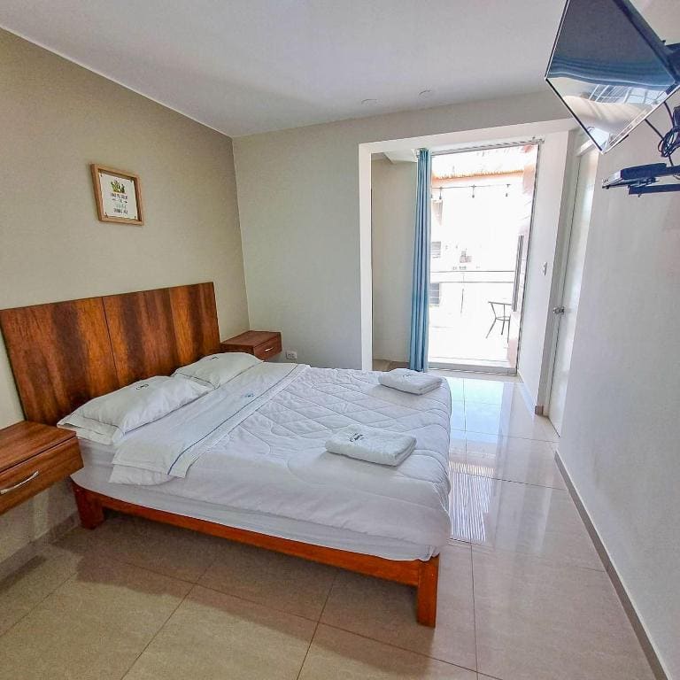 Queen Suite with Pool View room - Image 1