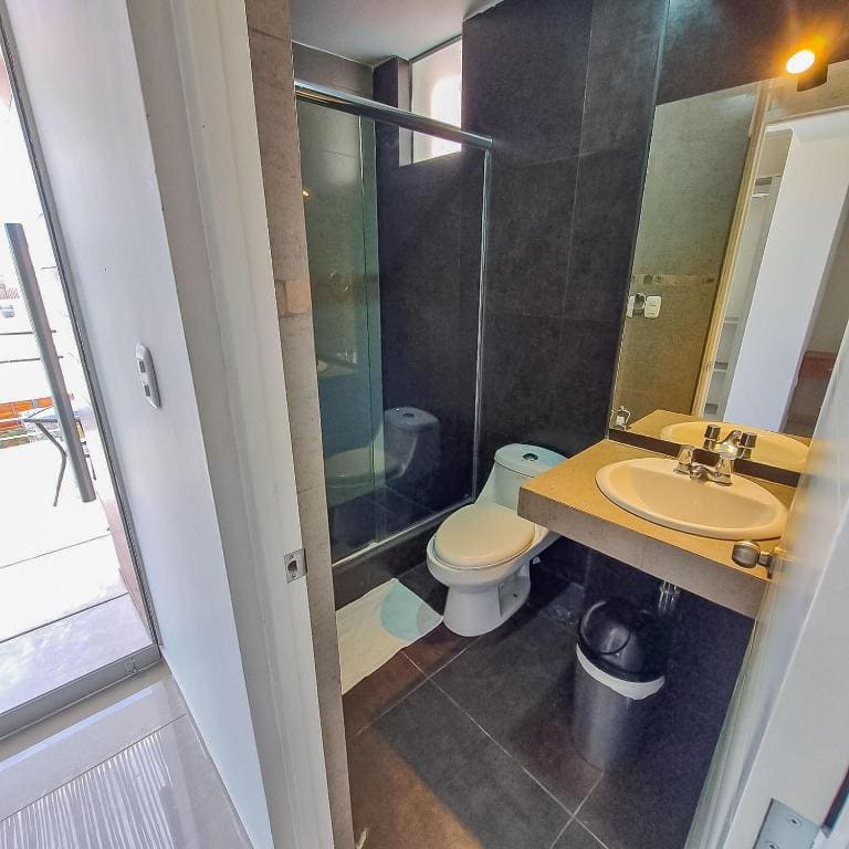 Queen Suite with Pool View room - Image 2