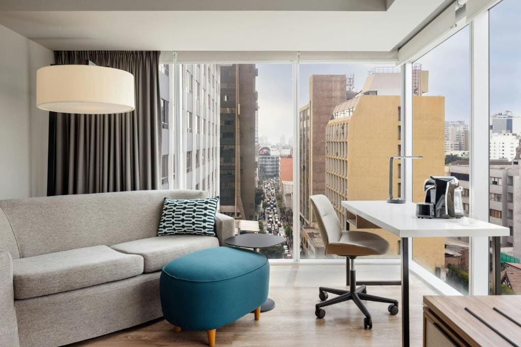 Panoramic Corner King Room with City View room - Image 2
