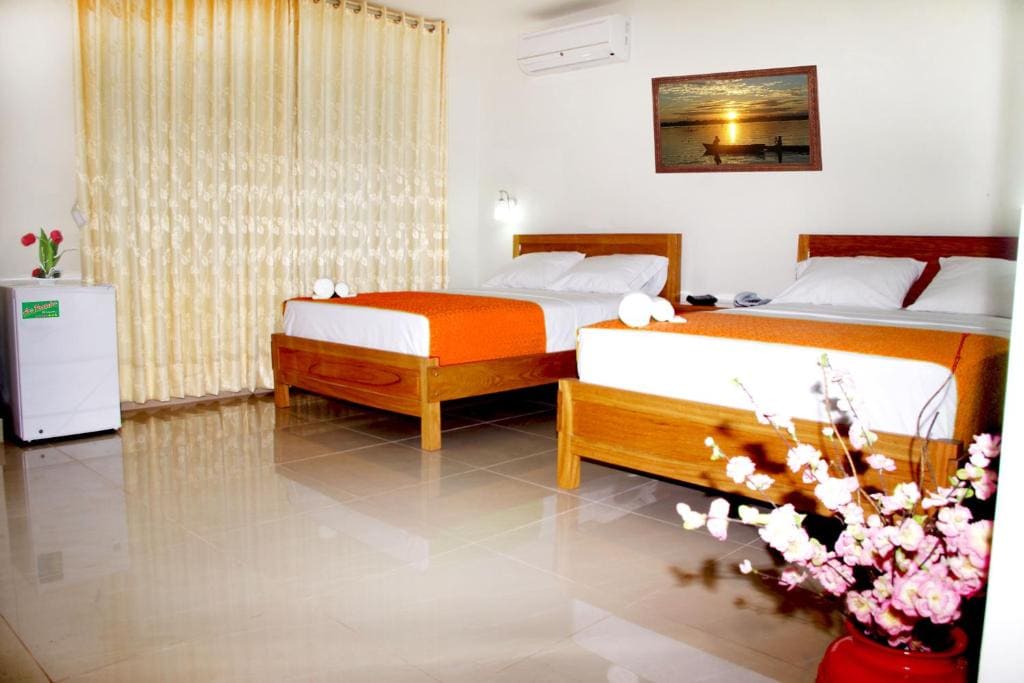 Junior Suite with Balcony and Main Plaza View room - Image 2