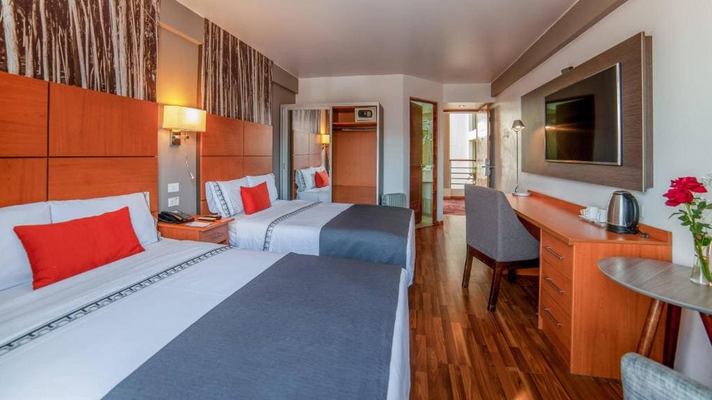 Superior Double Room with Balcony room - Image 3