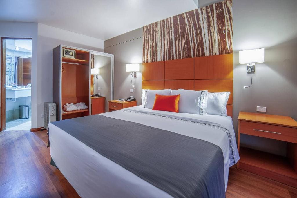 Superior King Room with Balcony room - Image 3