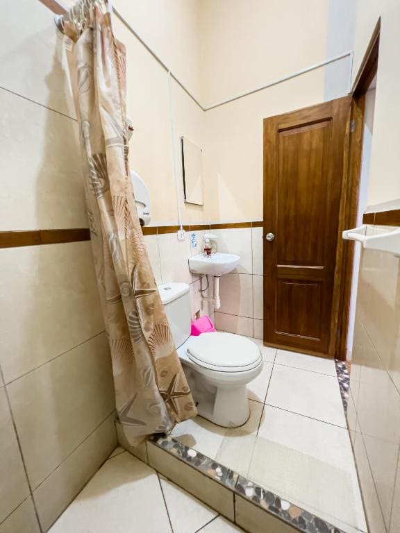 Single Bed in Dormitory Room room - Image 1