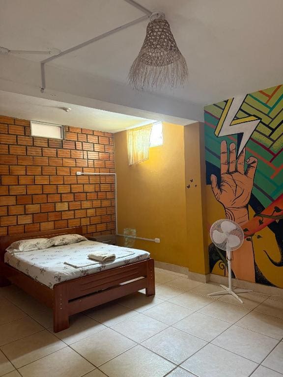 Single Room with Shared Bathroom room - Image 2