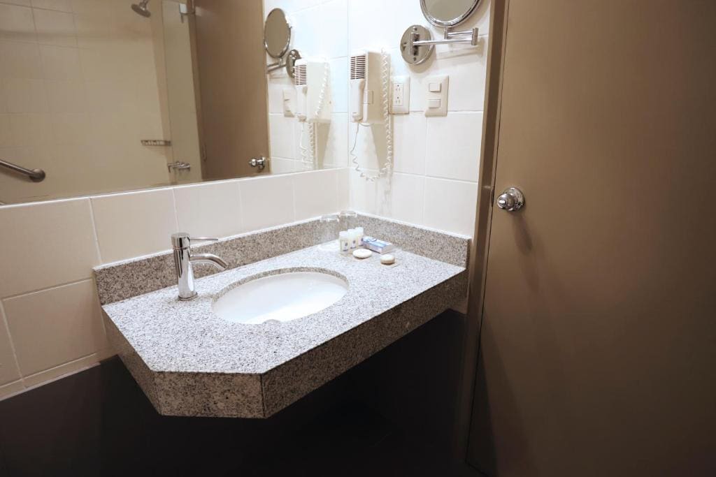 Superior Double Room room - Image 3